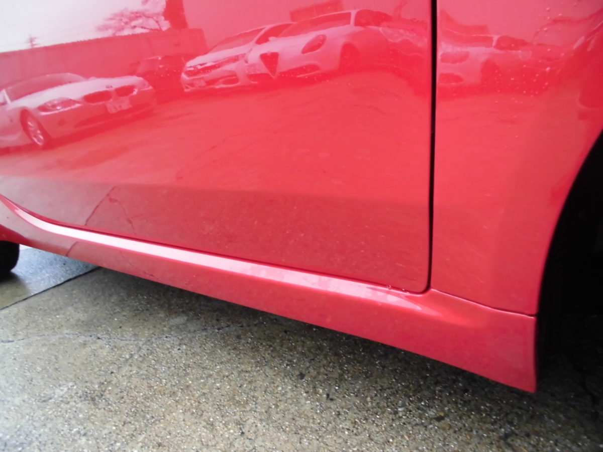 ドアの修理が終わってきれいな状態になったところです。