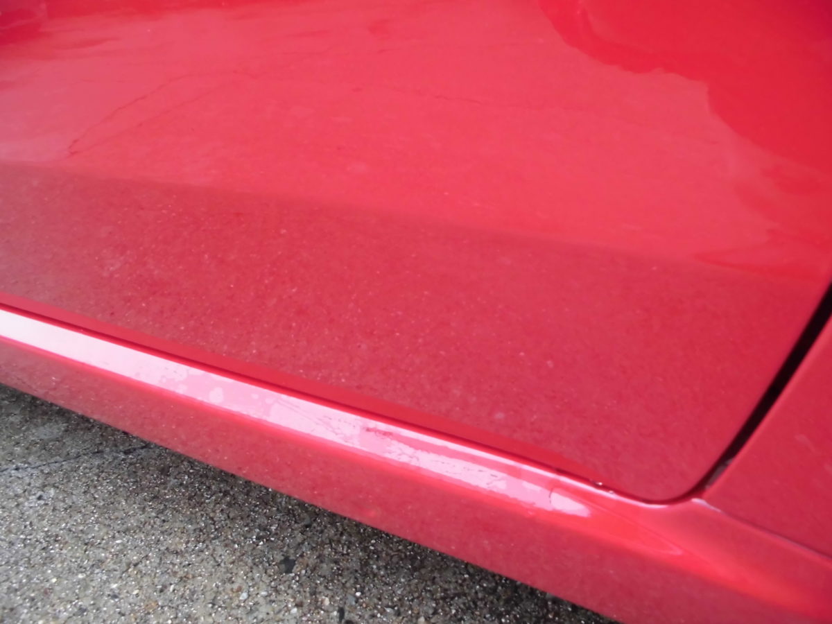 拡大した左側のドアの修理後の写真です。