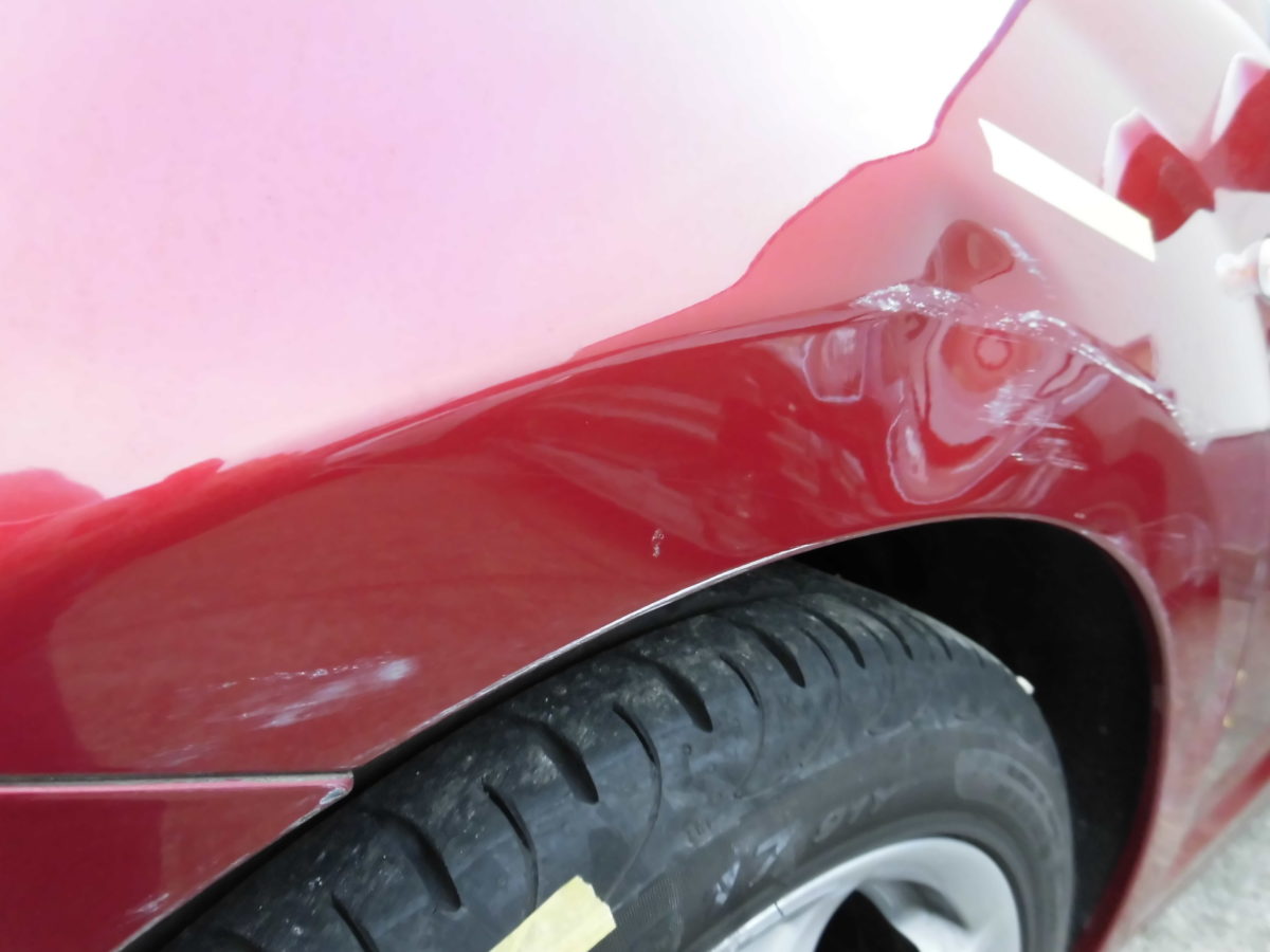 ミトの左側フェンダーの凹み。